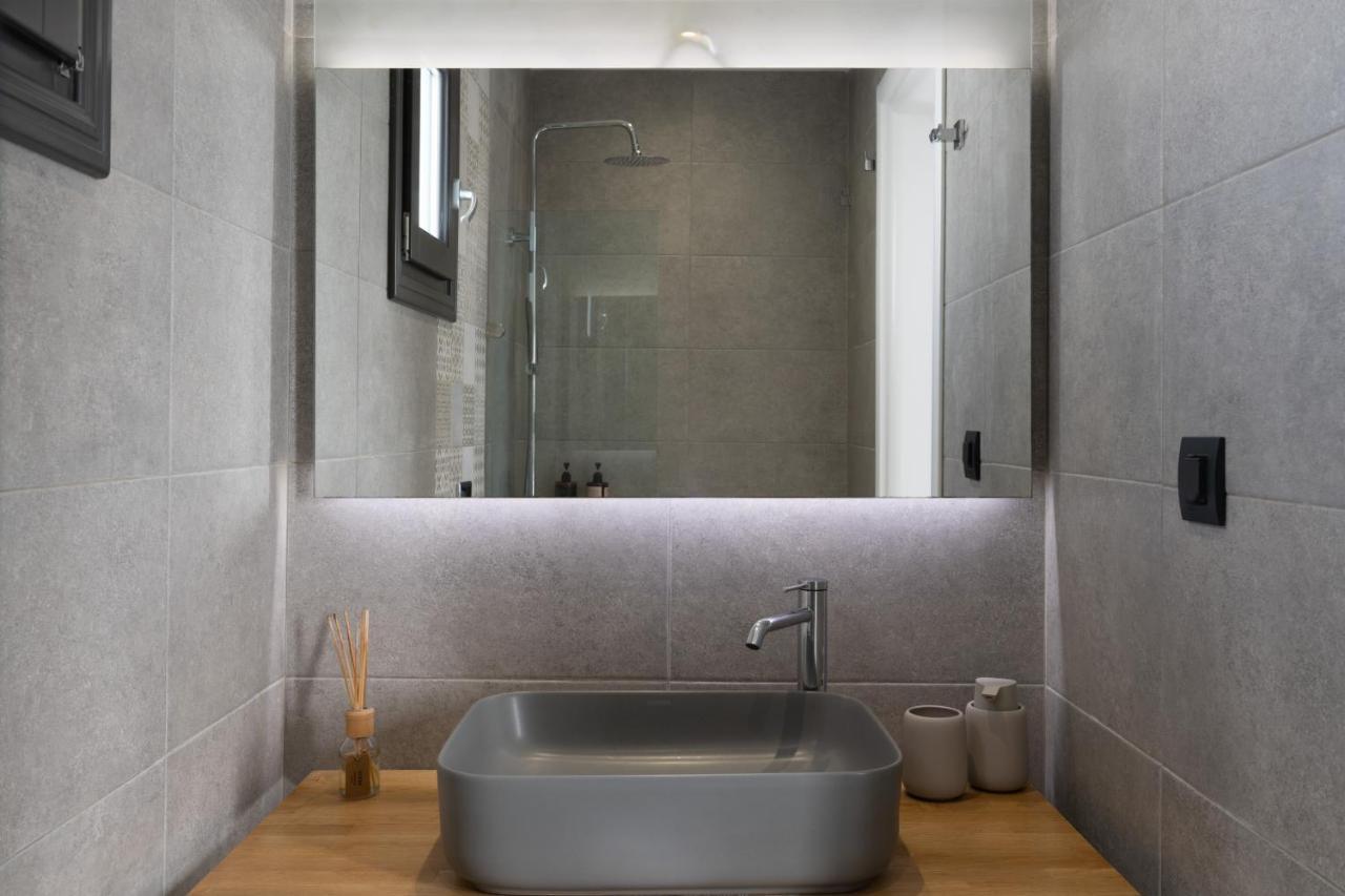 Akri Suites Vourvoúlos エクステリア 写真