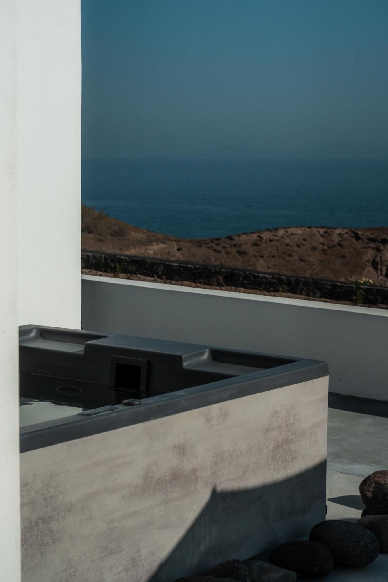 Akri Suites Vourvoúlos エクステリア 写真